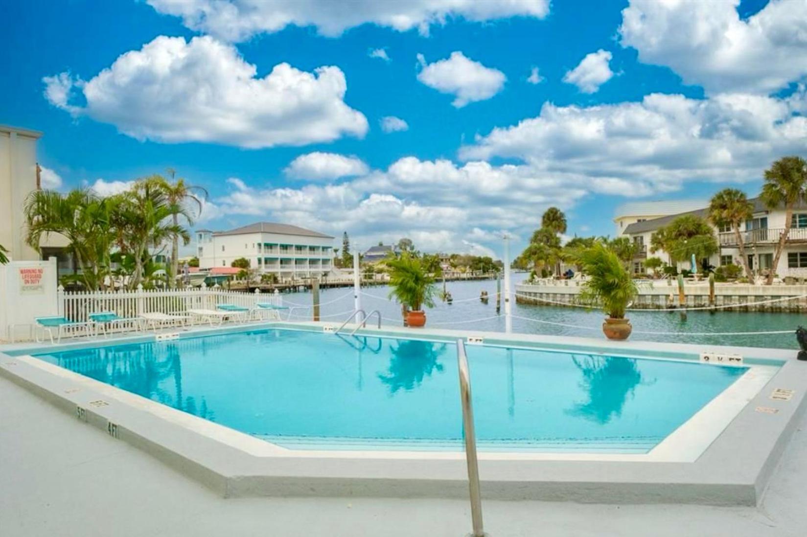 Where The Sun Meets The Water St. Pete Beach Bagian luar foto
